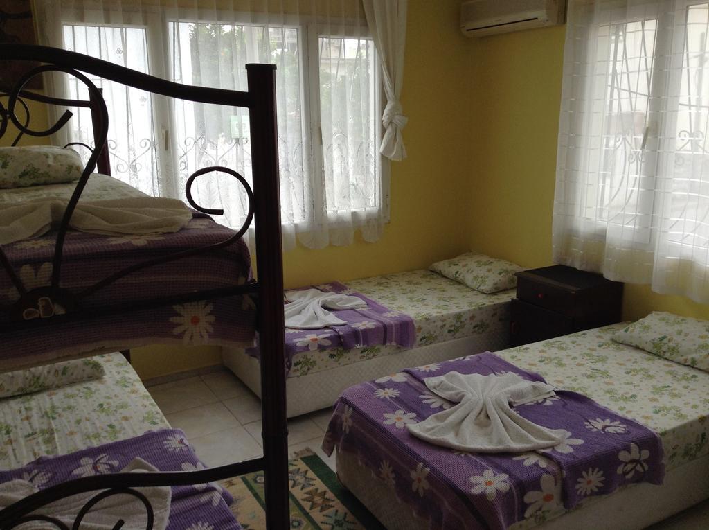 Nur Pension セルチュク 部屋 写真